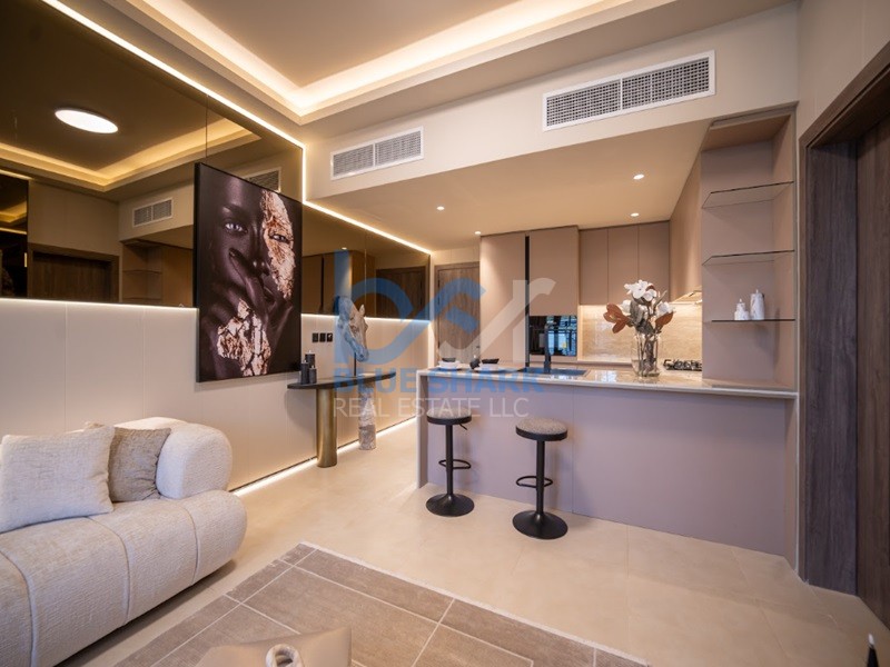 Bright 1BR + Study | Courtyard Facing | Great Investment