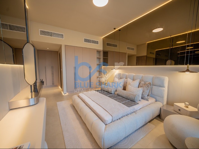 Bright 1BR + Study | Courtyard Facing | Great Investment